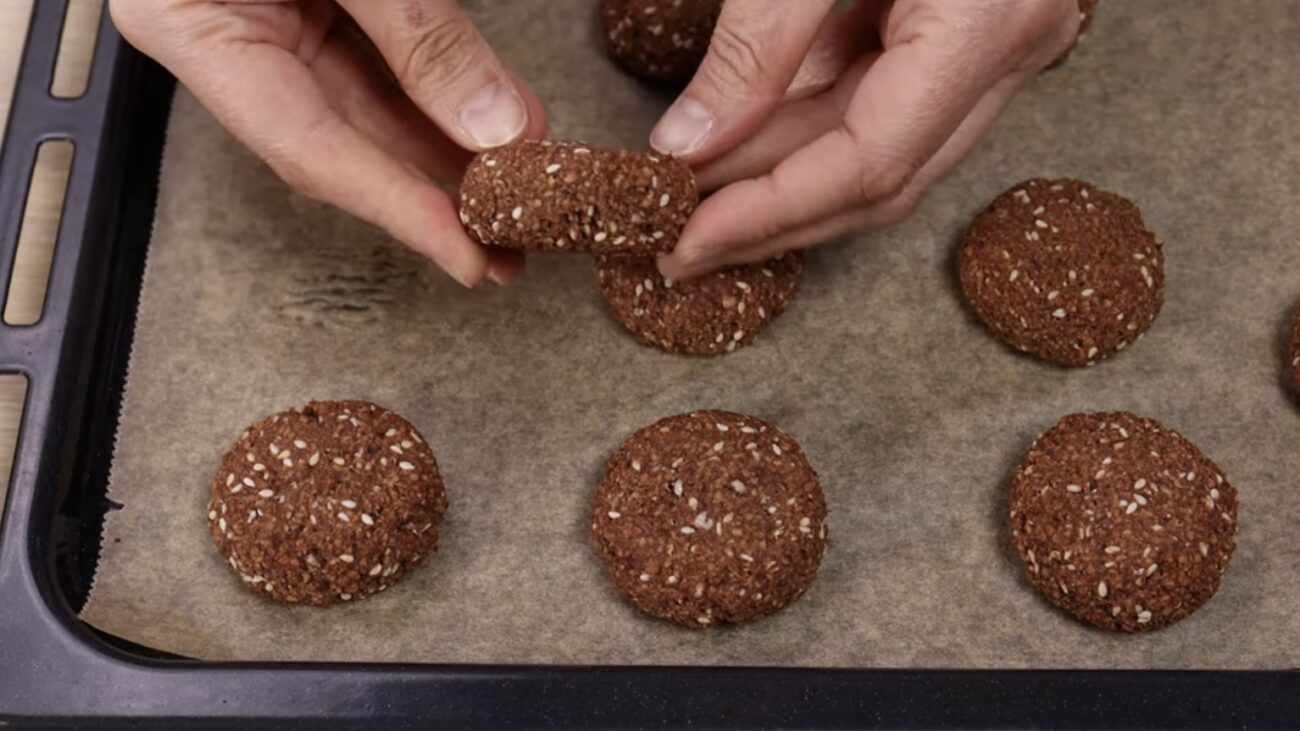 Господині розповіли рецепт вівсяного печива з бананом і без цукру 