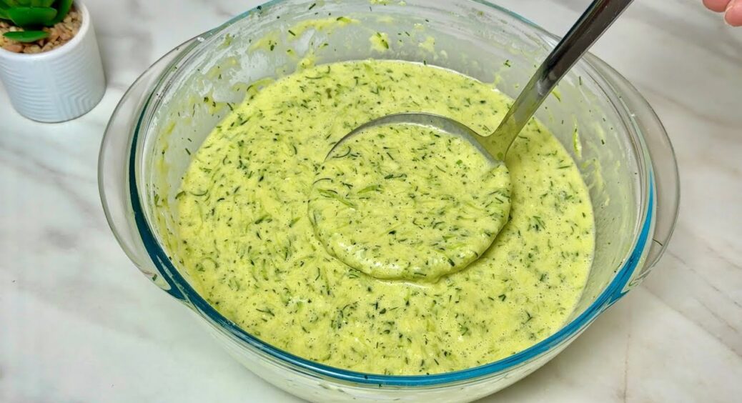 1 кабачок і 2 яйця — за цей шедевр чоловік буде руки цілувати: “від і до” готується всього за 35 хвилин 