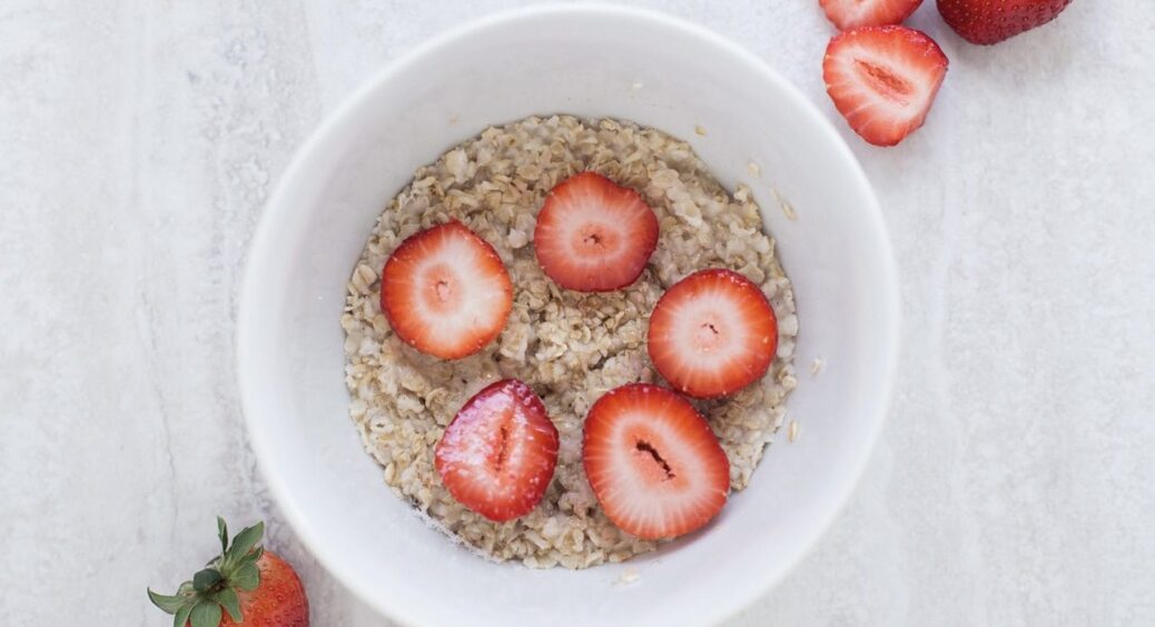 Дієтологи розкрили всю правду — через 1 продукт на сніданок ви набираєте вагу: як почати день правильно 