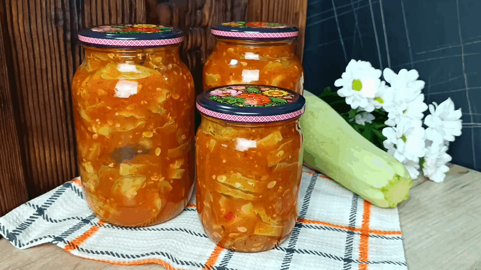 Експерти розповіли, як приготувати кабачки у соусі сацебелі