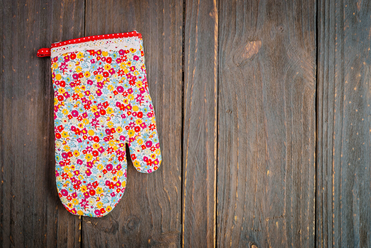 Господині розповіли, як відіпрати брудні кухонні прихватки