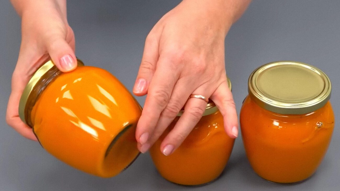 Господині показали 3 найкращих рецепти кабачкової ікри на зиму