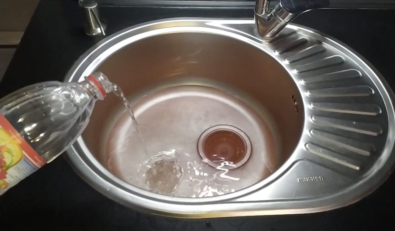 Господині розповіли, як без витрат на хімію очистити водопровід