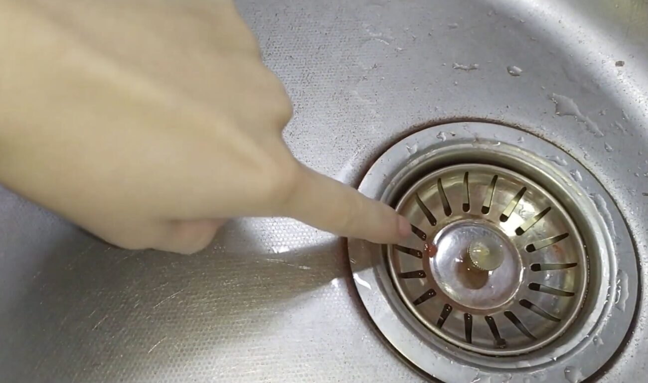 Господині розповіли, як без витрат на хімію очистити водопровід