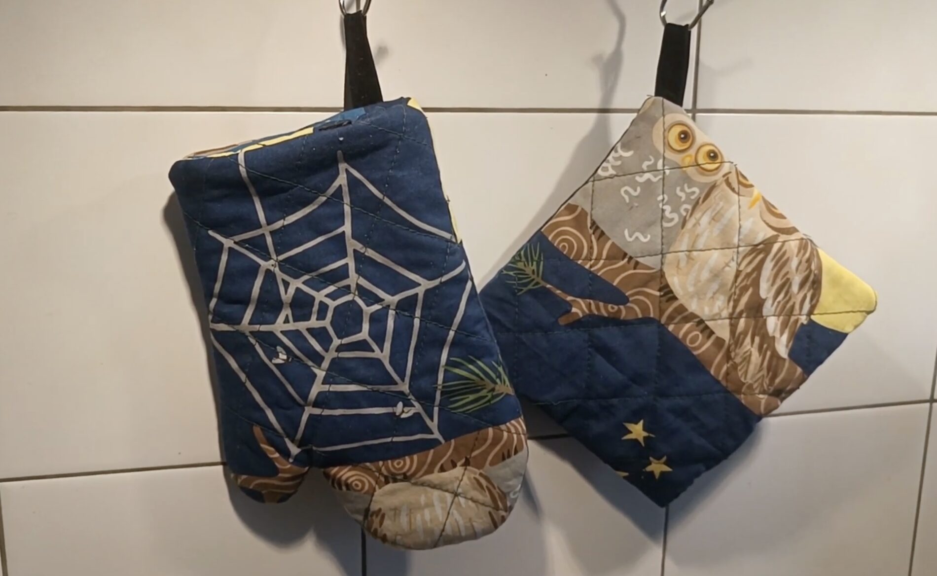 Господині розповіли, як відіпрати брудні кухонні прихватки