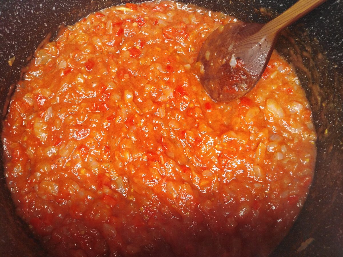 Кулінари розповіли, як приготувати ароматну підливку з томатами до рису чи іншого гарніру