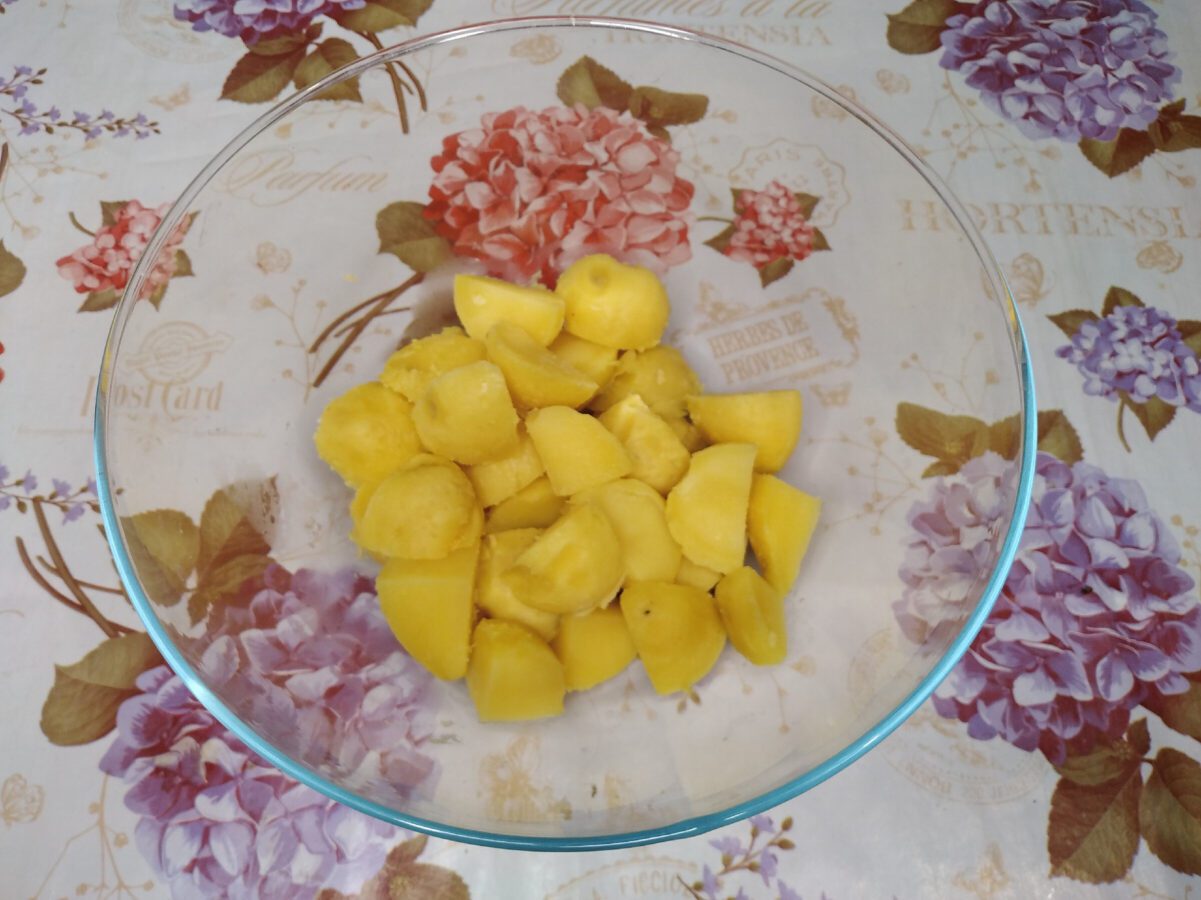 Кулінари поділились рецептом смачного салату з картоплею та овочами – як приготувати закуску