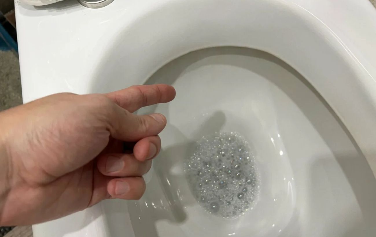 Господині розповіли, навіщо додавати в унітаз соду та сіль 
