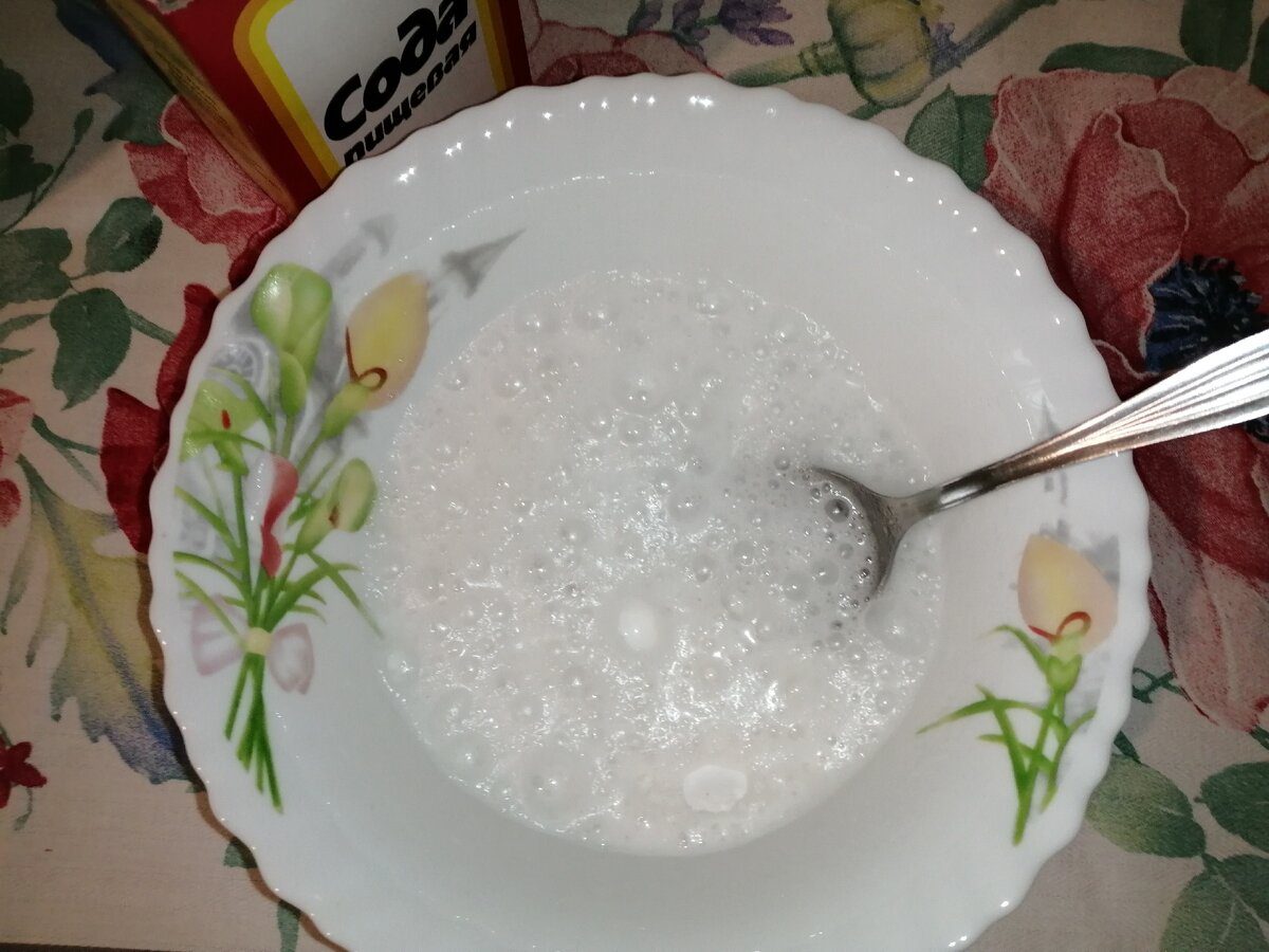 Господині розповіли, як очистити пластикове підвіконня від плям