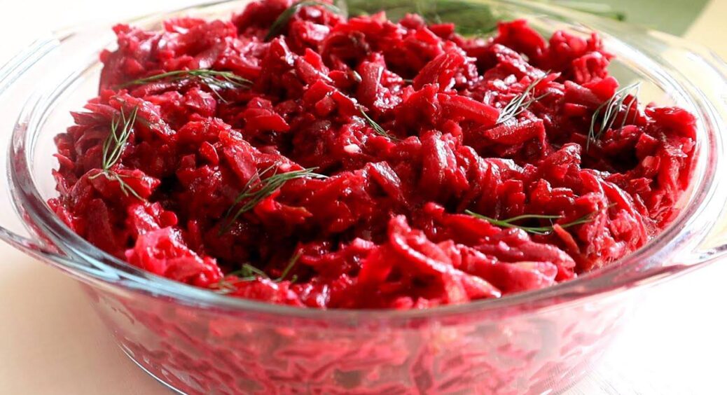 Я роблю цей салат з буряком на обід і вечерю – лише 4 секрети смаку роблять його неперевершеним 