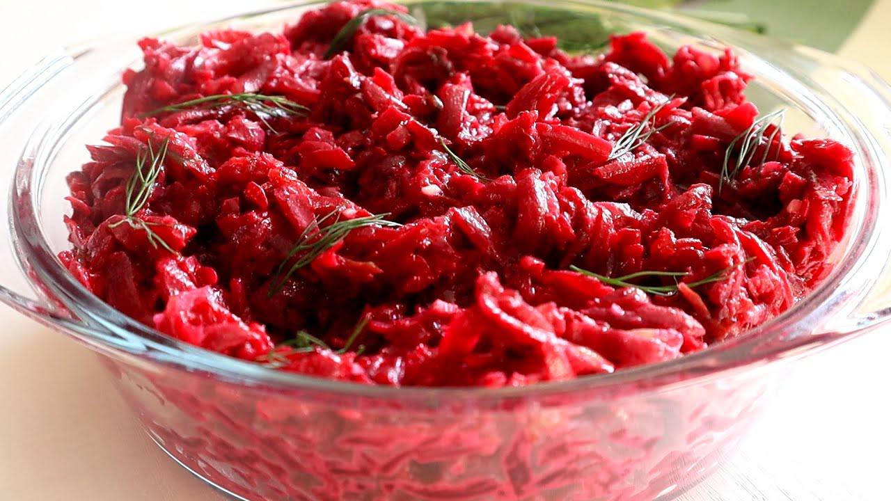 Кулінари назвали смачний рецепт салату з буряка для обіду та вечері 