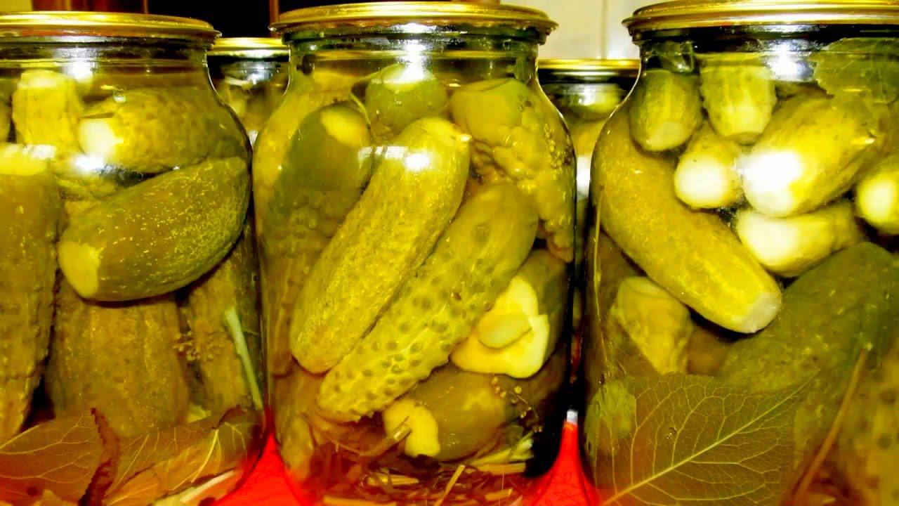 Господині розповіли, який інгредієнт слід додати в маринад для хрустких огірків