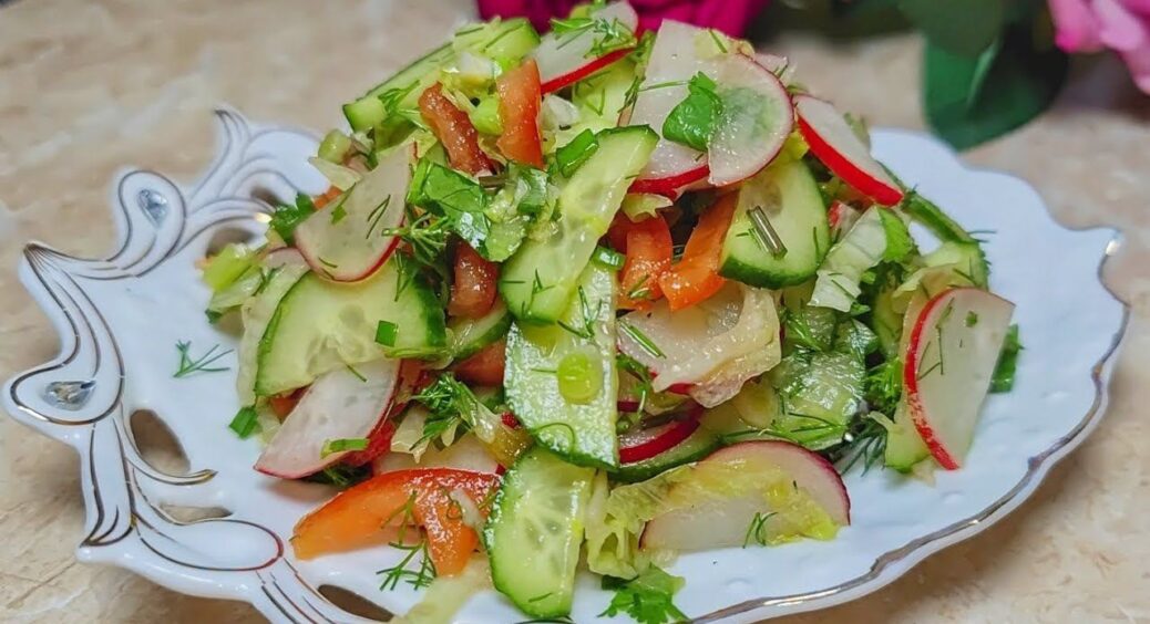Не встигаю збирати редиску: готую незвичайний салат на кожен день. Така смакота зі звичайних дачних овочів 