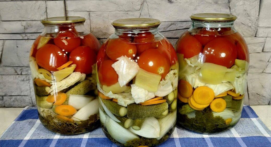 Це консервоване асорті в селі називають “Овочевим золотом” – в місті таке не купиш: на 1-літрові банки 