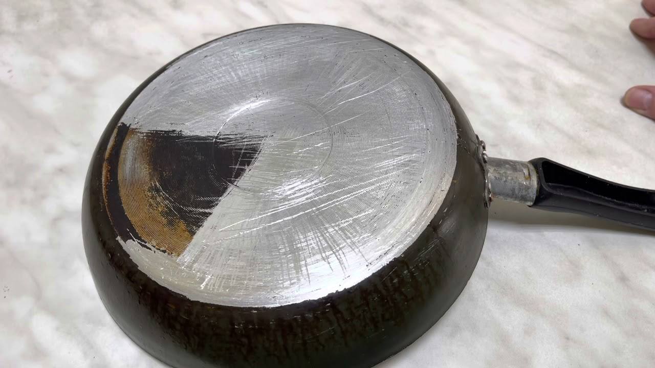 Господині назвали чудо-спосіб від нагару на сковороді 