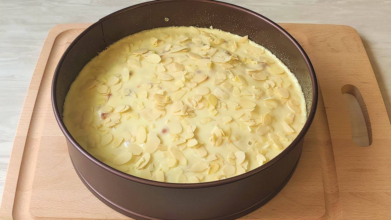 Кулінари розповіли, як приготувати смачний заливний пиріг з яблуками