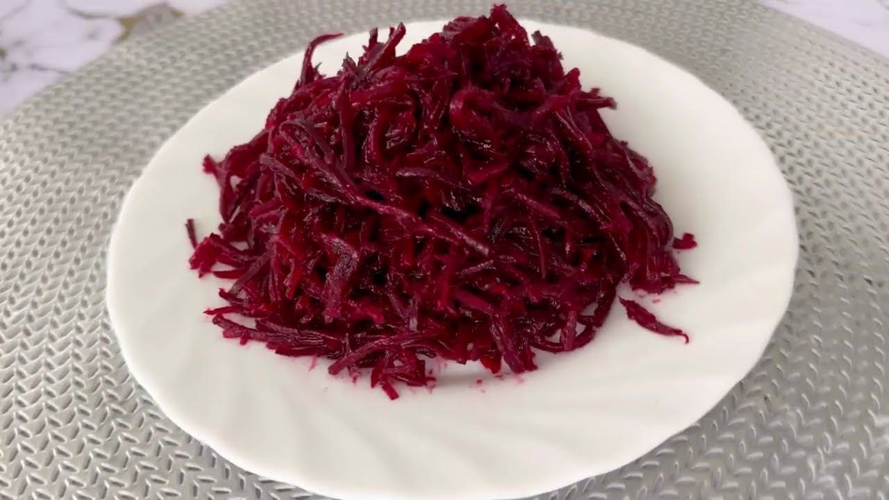 Господині розповіли, як приготувати смачну страву із слабосоленого оселедця 