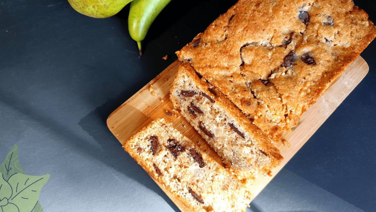 Кулінари розповіли, як приготувати ароматний осінній кекс із грушами