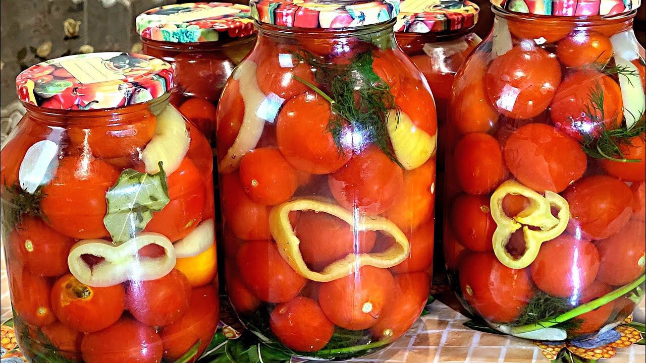 Господині поділилися рецептом квашених помідорів для зберігання у квартирі