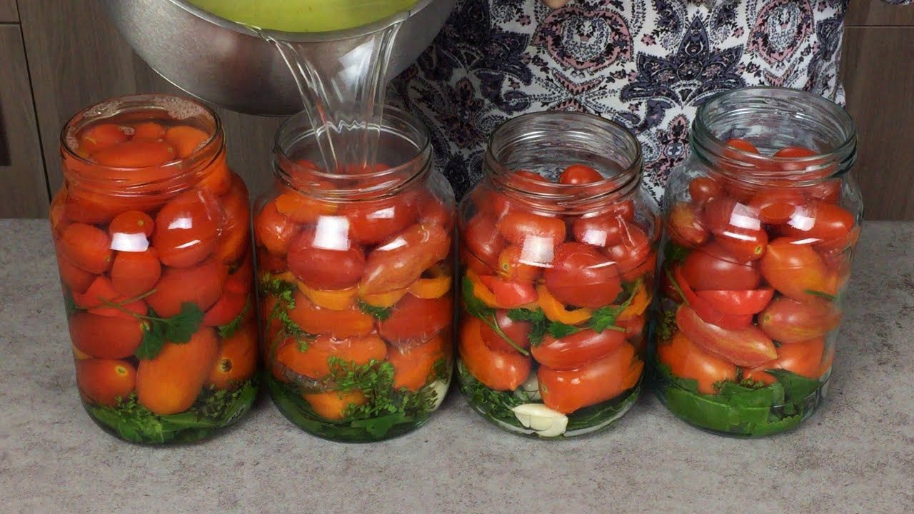 Господині поділилися рецептом квашених помідорів для зберігання у квартирі  