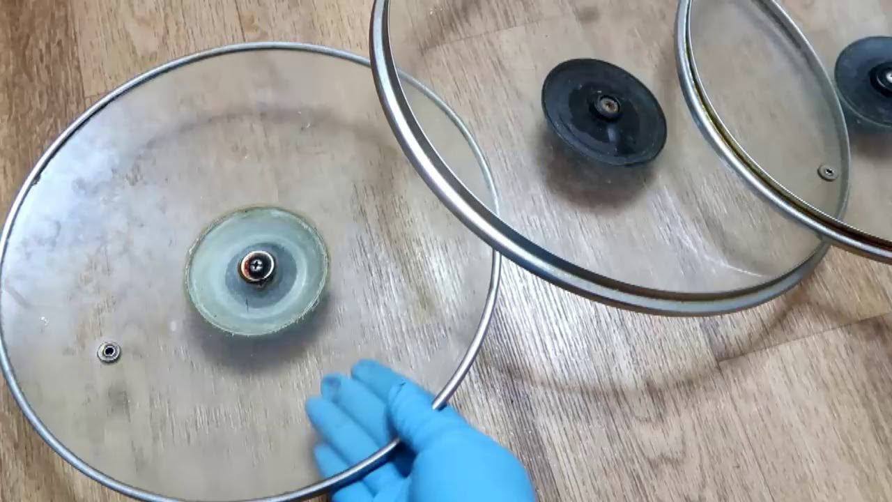 Господині розповіли, як швидко відмити скляні кришки для каструль та сковорідок