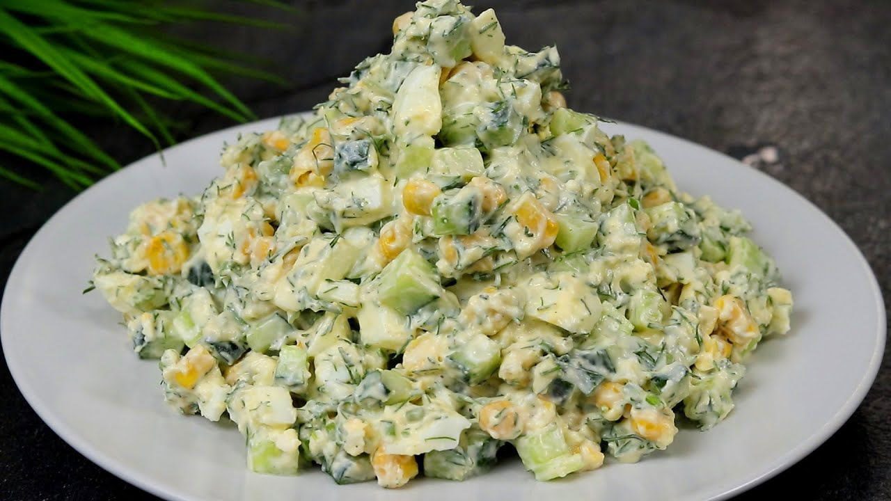 Кулінари розповіли, як приготувати смачний салат із плавленим сирком та огірком