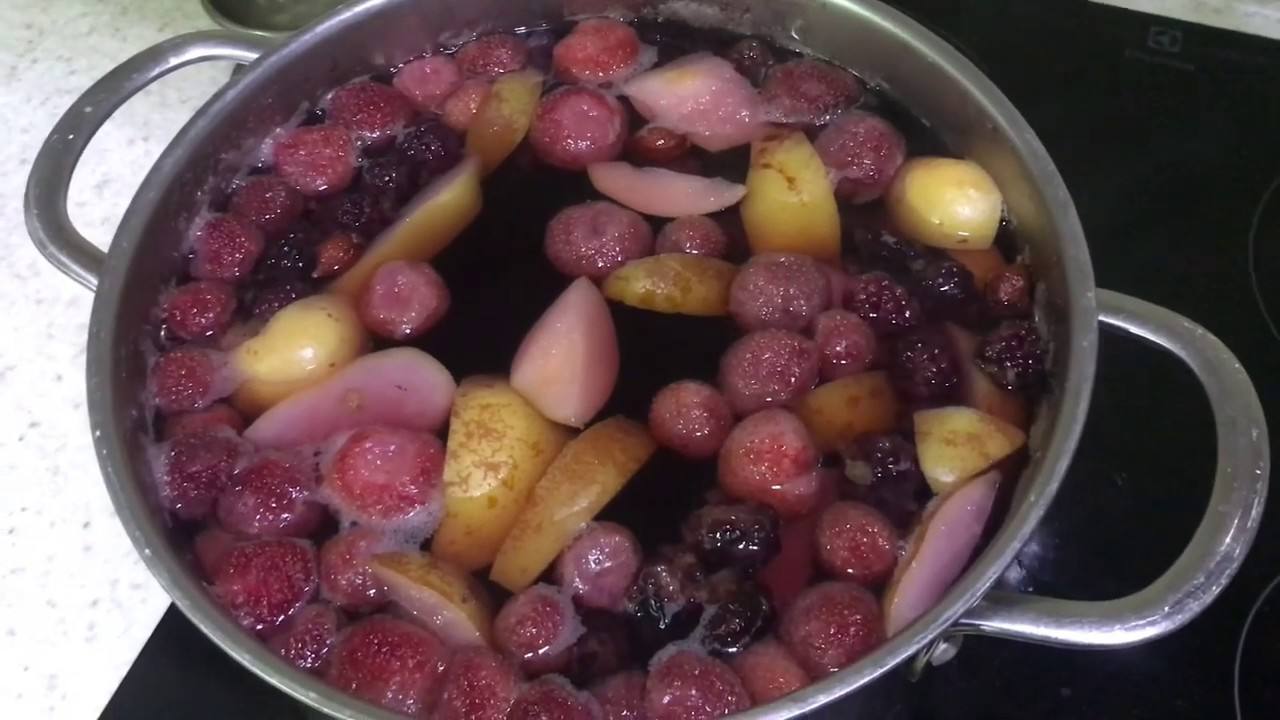 Господині розповіли, як приготувати смачний компот із заморожених слив