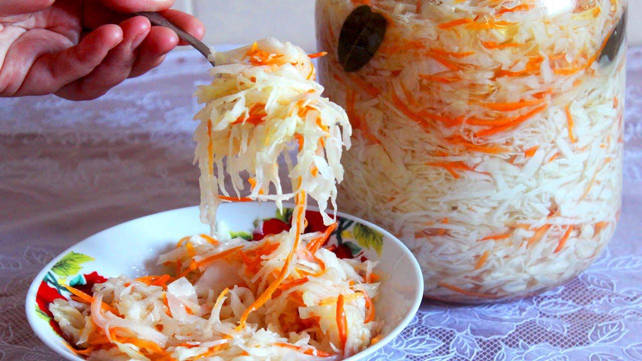 Господині розповіли, як приготувати мариновану капусту за одну добу