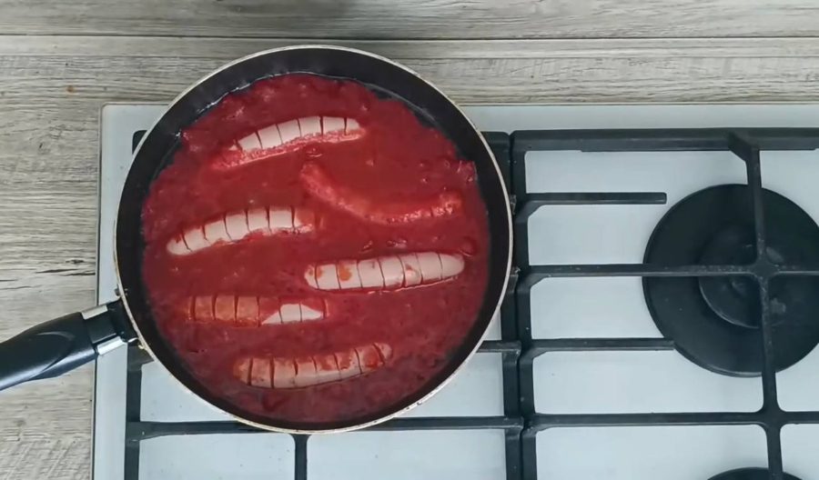 Кулінари назвали рецепт німецьких сосисок у томаті