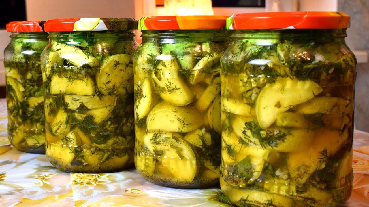 Господині розповіли, як приготувати ароматні кабачки з медом та часником на зиму