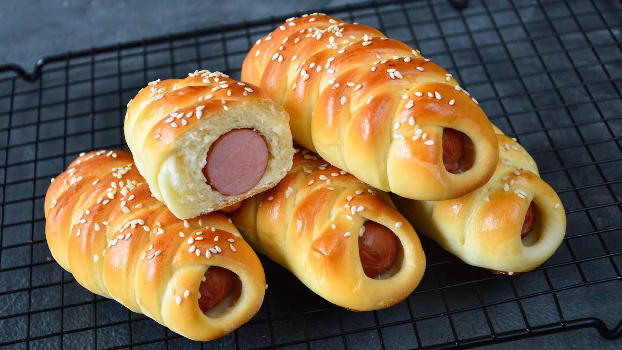 Кулінари розповіли, як швидко приготувати смачні сосиски в тісті