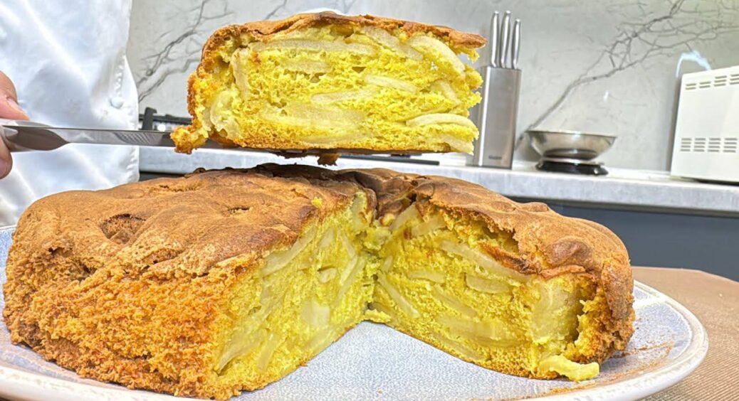 І торта не треба! Неймовірно ароматний яблучний пиріг за 35 хвилин у духовці – їм і не можу наїстися 