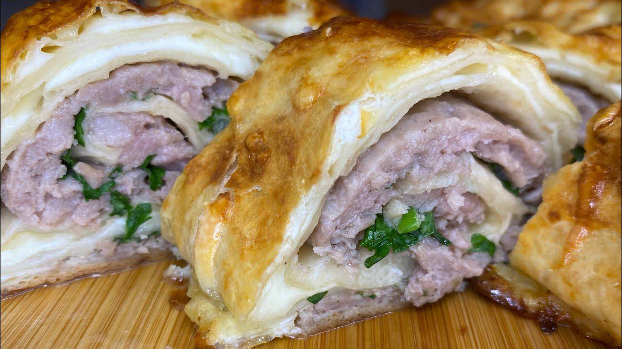 Шеф-кухарі розповіли, як приготувати ніжний рулет із лаваша з фаршем та сиром