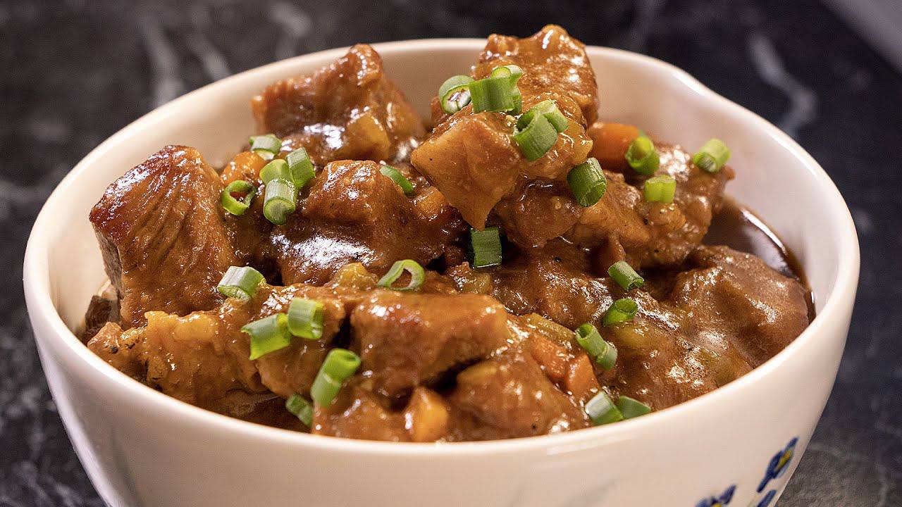 Кулінари поділилися простими секретами, які допоможуть приготувати смачний гуляш