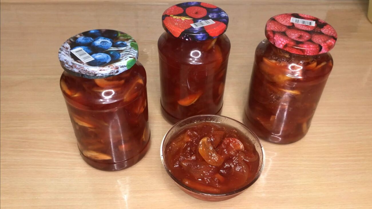 Господині розповіли, як приготувати смачне бурштинове яблучне варення на зиму