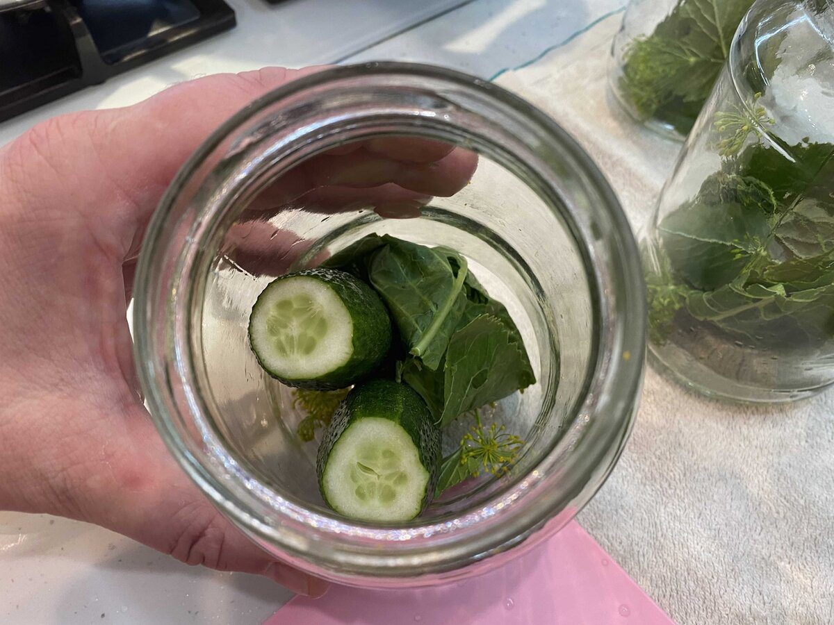 Експерти розповіли, як правильно стерилізувати банки, аби консервація точно не зіпсувалась