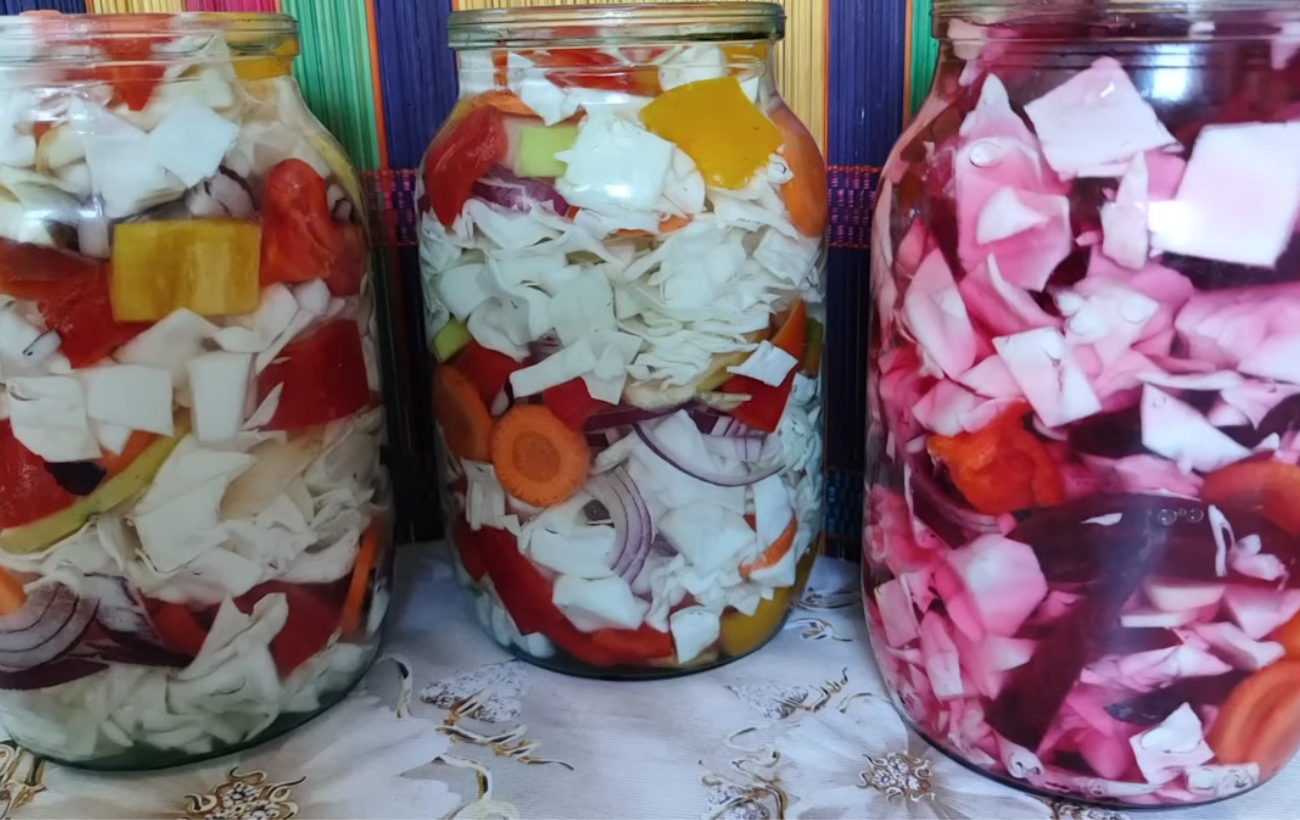 Кулінари розповіли, як приготувати квашене овочеве асорті