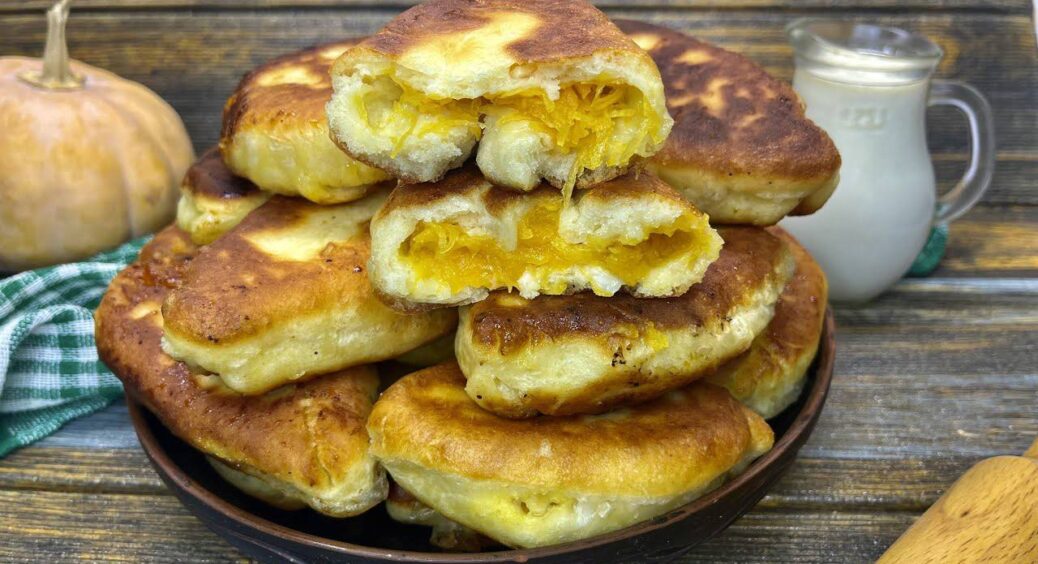Банальні пиріжки з картоплею більше не готую! Справжній осінній “хітяра” – пиріжки з гарбузом і цибулею 