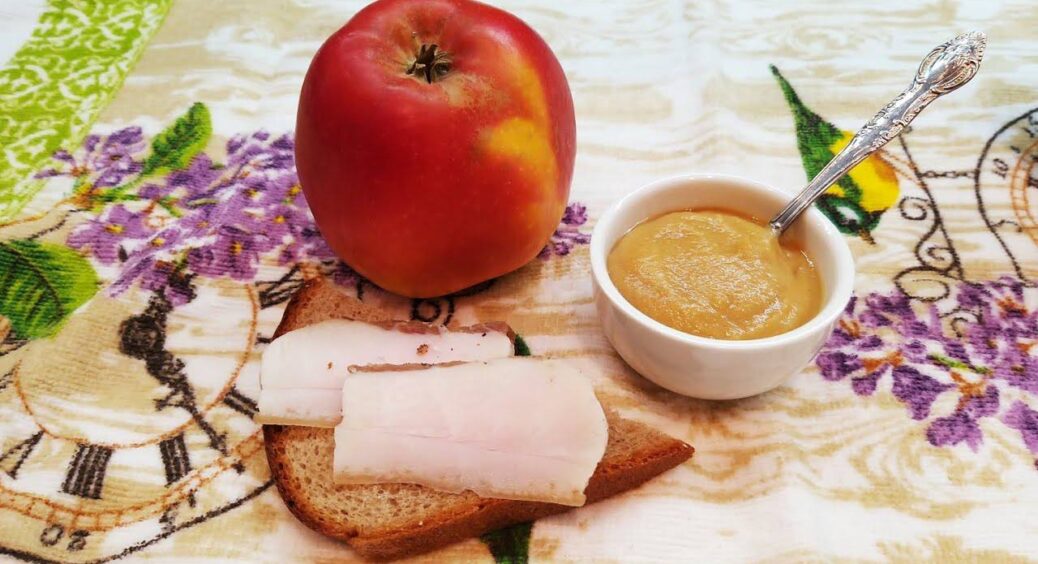 За рецептом сусідки Ніни, бо вони у неї найкращі! Яблучна гірчиця – цікавий соус для м’яса, сиру та закусок 