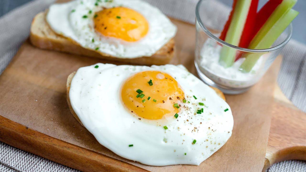 Кулінари розповіли, як приготувати смачну яєчню та не зіпсувати страву