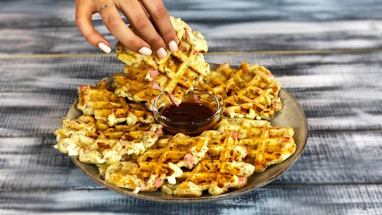 Кулінари розповіли, як приготувати неймовірно смачні сирні вафлі з шинкою