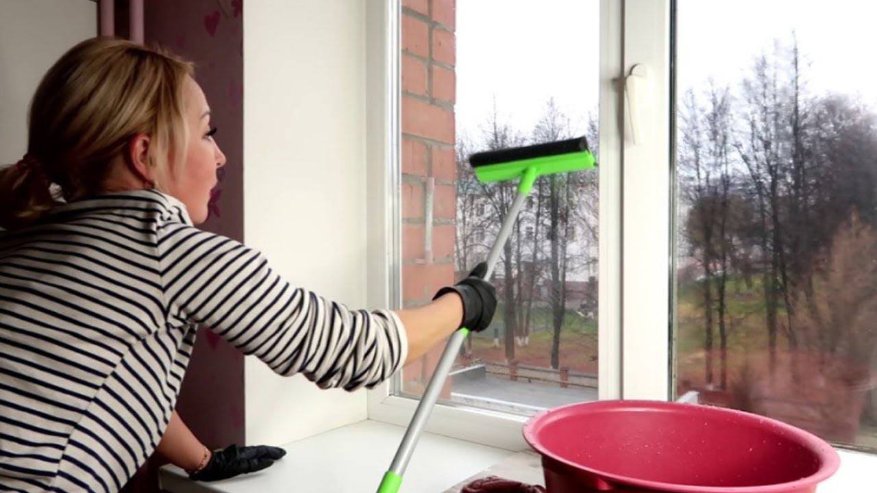 Покоївки розповіли, як помити вікна, щоб вони стали чистими і без розводів
