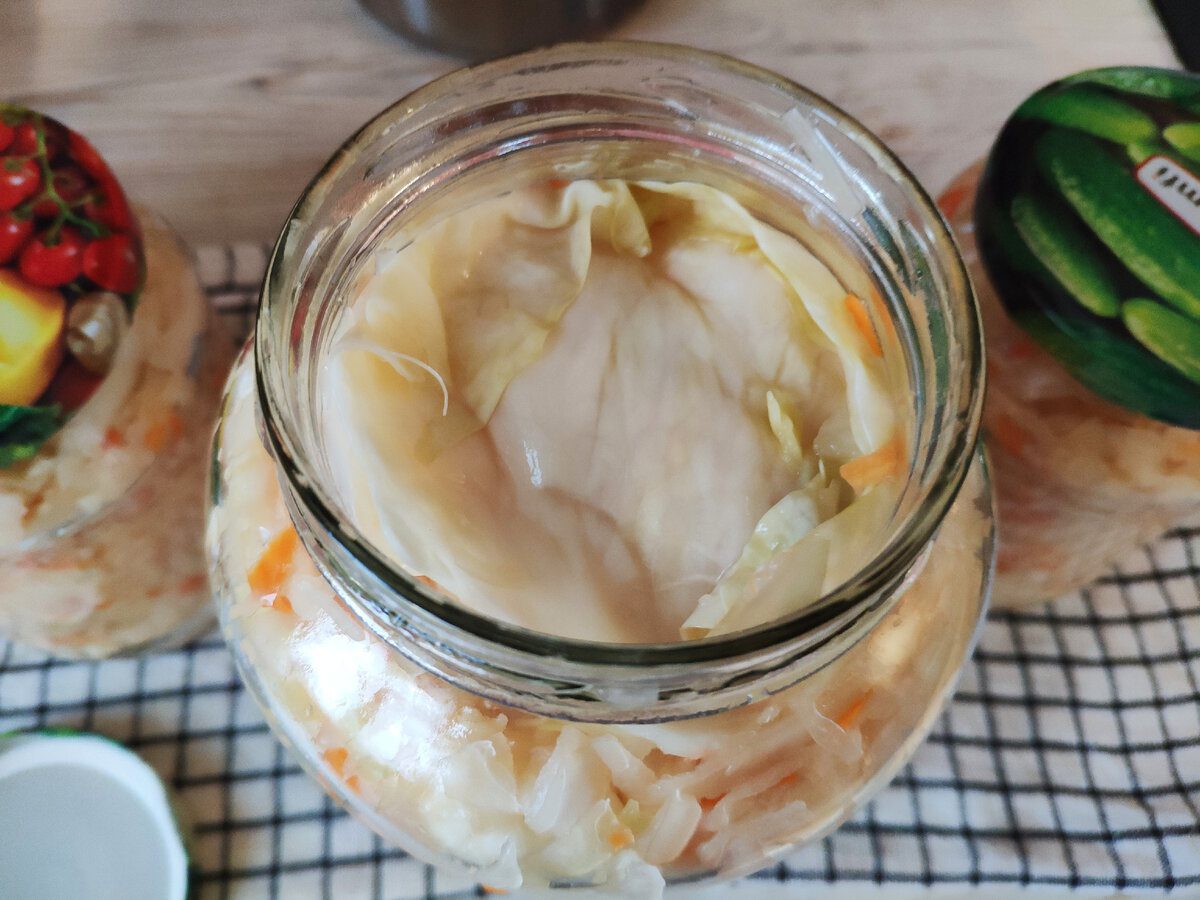 Кухарі назвали 2 заборонених дні, коли не можна квасити капусту 