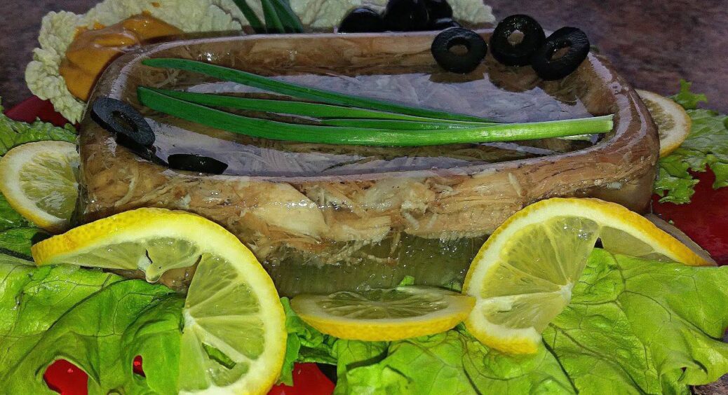 Холодець зі свинини буде прозоріший за сльози: додайте це при варінні м’яса – секрет моєї 80-річної бабусі 