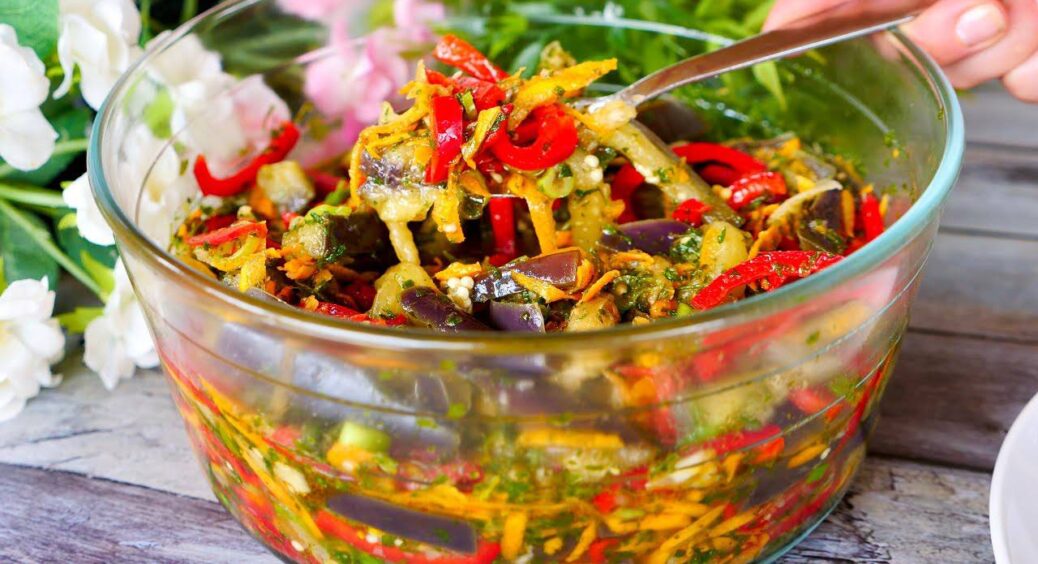 Пробувала різні рецепти маринованих синеньких, але цей – найкращий: готові за 1 ніч, а смак на 10 з 10 