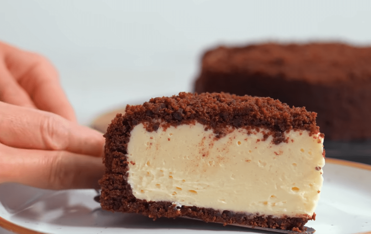 Кондитери поділились рецептом торта зі сметанним кремом без випічки