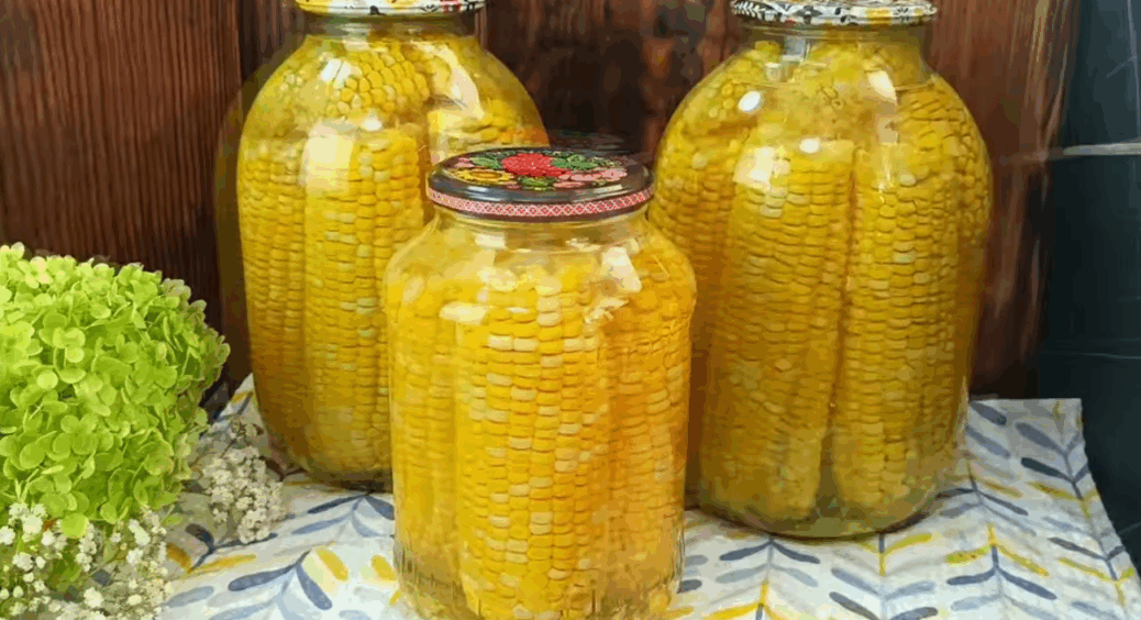 Консервую кукурудзу по-своєму – качанами: щоб і око раділо, і шлунок дякував. Відчуття, ніби щойно зварила 