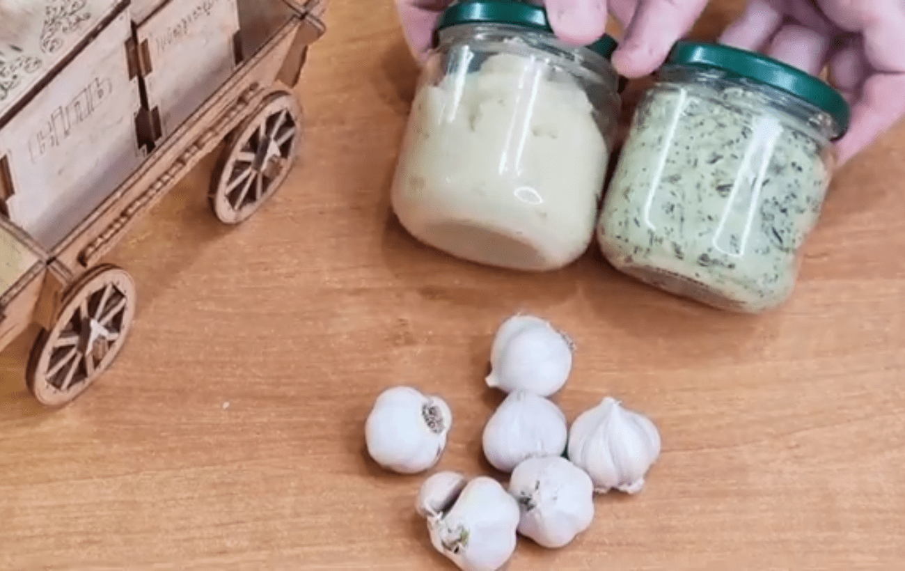 Кулінари розповіли, як приготувати часникову пасту