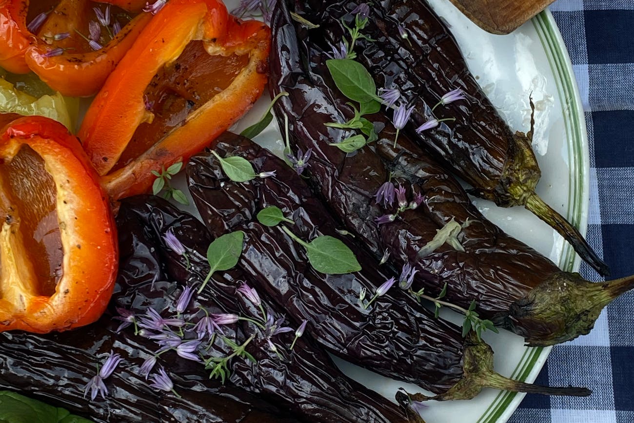 Кулінари поділились секретом квашених баклажанів з часником та перцем