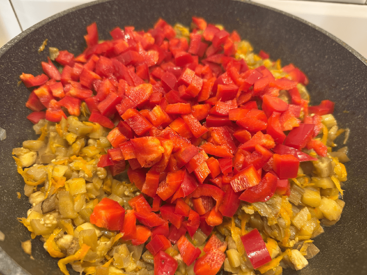 Кулінари розповіли про тонкощі приготування ікри з баклажанів та помідорів